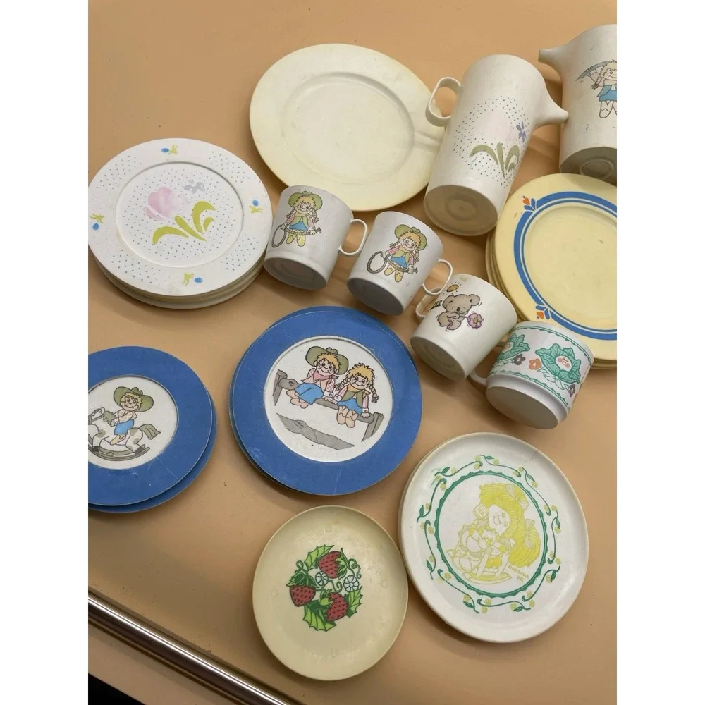 VINTAGE CHILDRENS PLAY TEA‎ PARTY SET PLATES CUPS CABBAGE PATCH KIDS & CHILTON